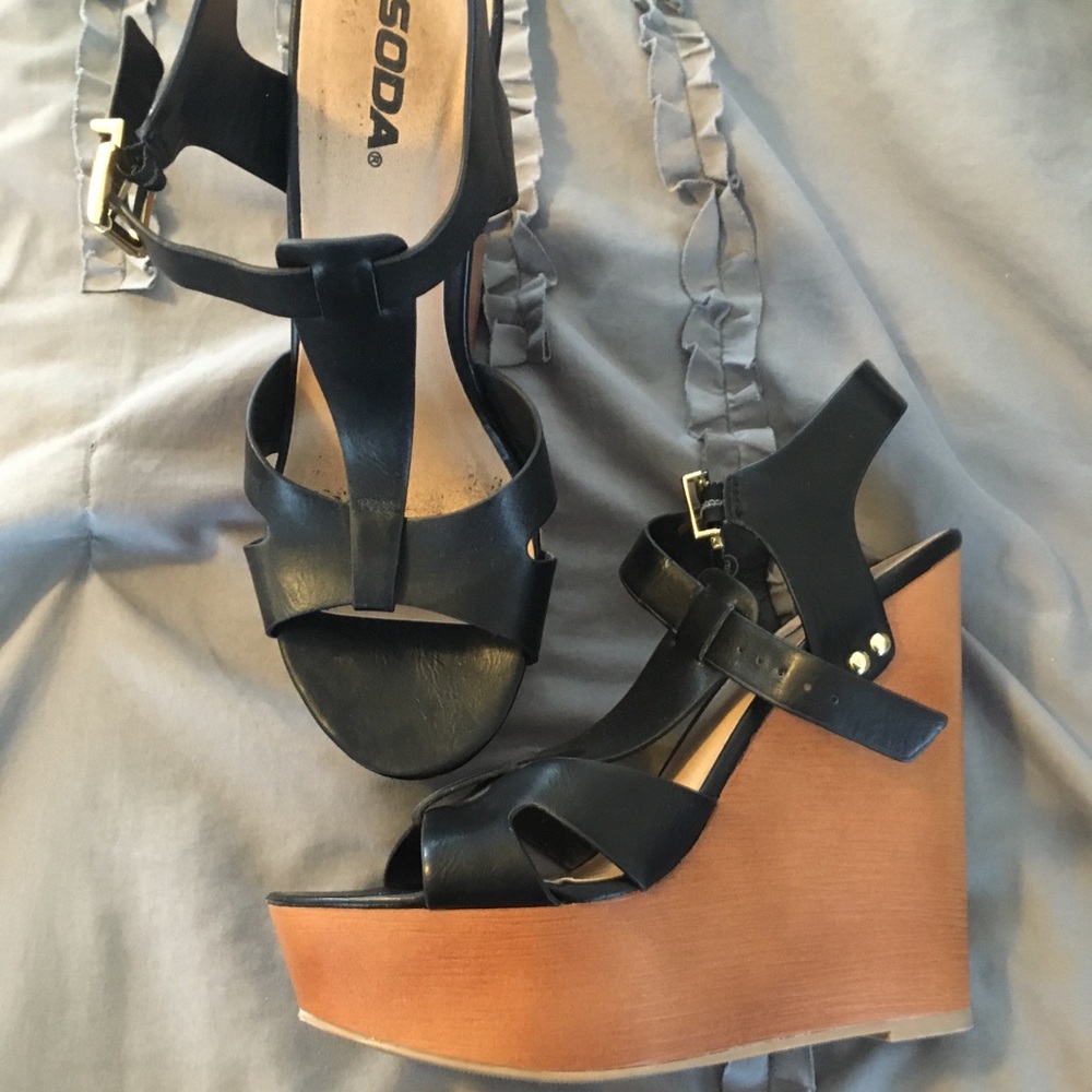 Black strappy wedges